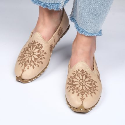 Handcrafted Leather Huarache Shoes: Eco-Friendly Barefoot Loafers